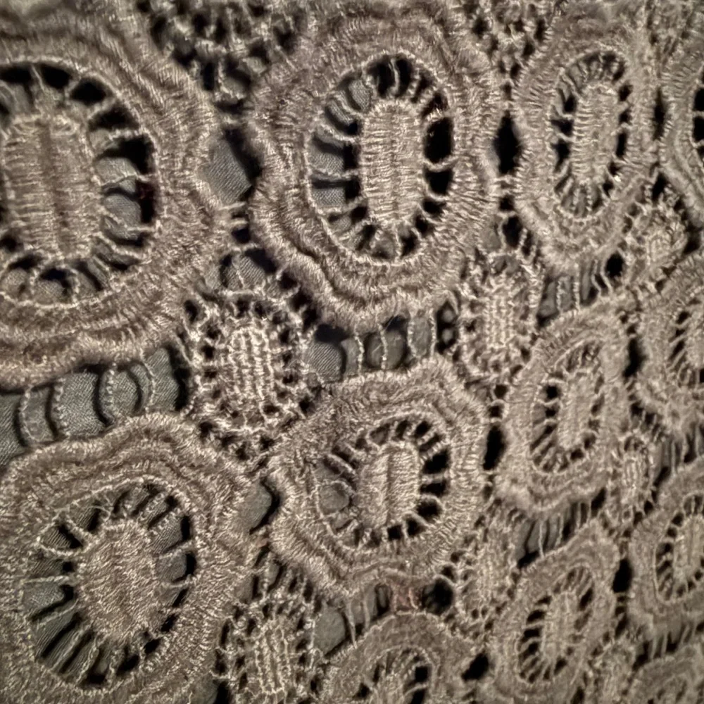 J. McLaughlin Black Cotton Eyelet Lace Top Size Large‎